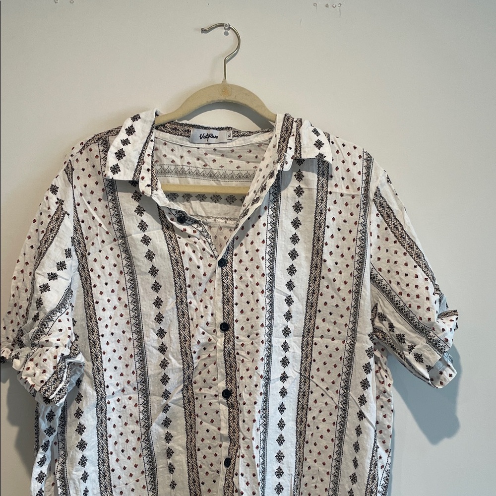 Stylish Men's White and Black Patterned Shirt - Picture 2 of 4